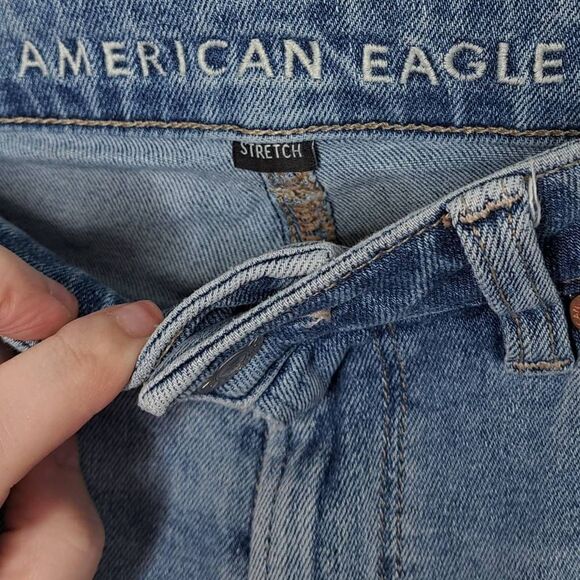American Eagle Women's Mom Jeans size 4 Short - Picture 5 of 7